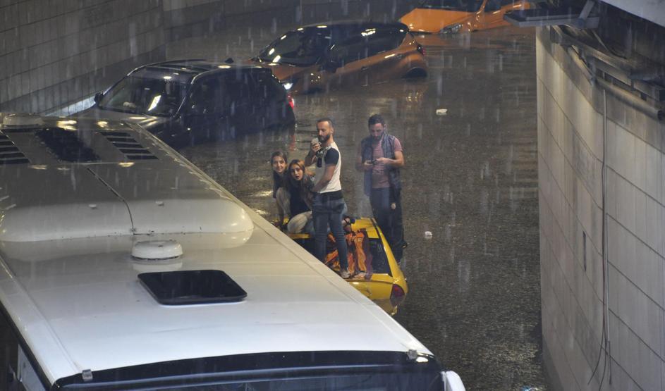 Son dakika... Ankarada şiddetli yağış. Alt geçitte mahsur kaldılar