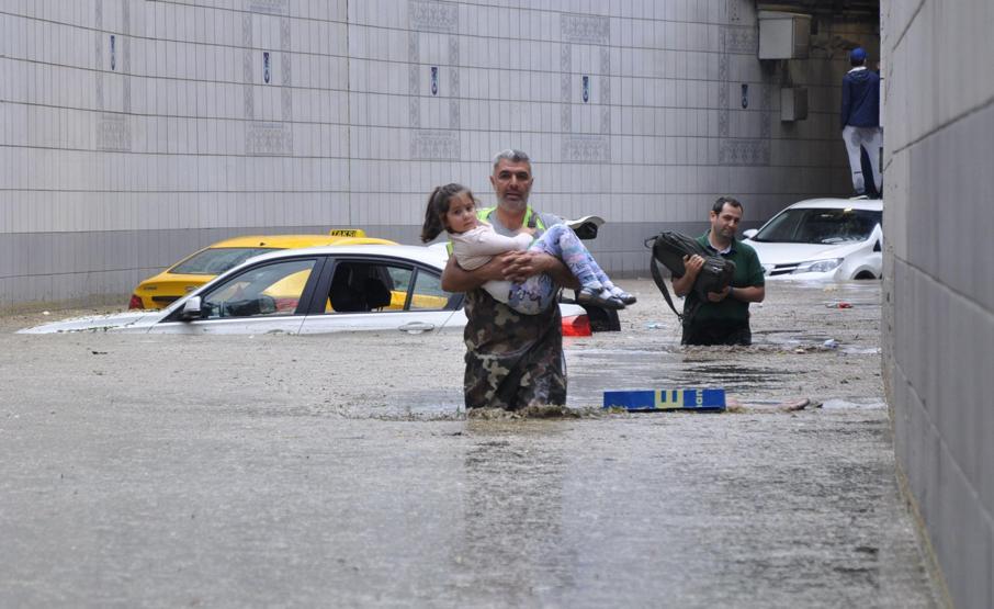 Son dakika... Ankarada şiddetli yağış. Alt geçitte mahsur kaldılar