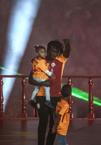 Şampiyon Galatasaray kupasına kavuştu