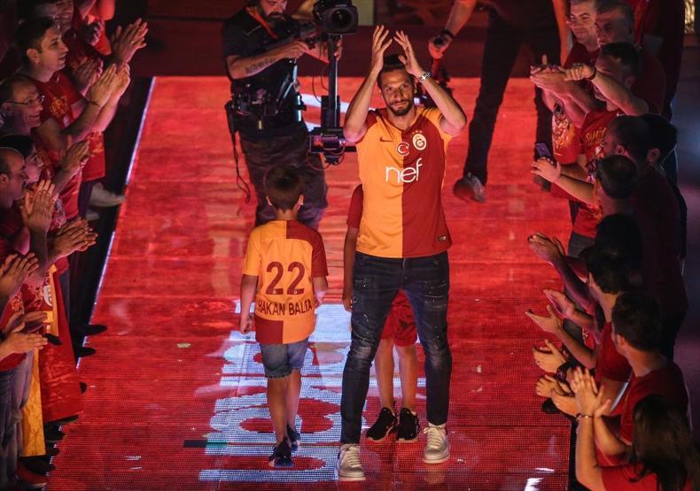 Şampiyon Galatasaray kupasına kavuştu