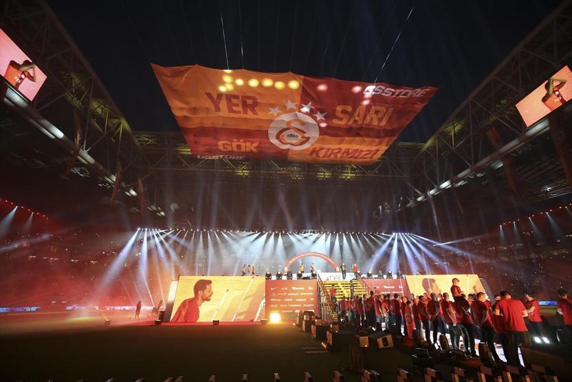 Şampiyon Galatasaray kupasına kavuştu