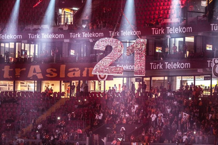 Şampiyon Galatasaray kupasına kavuştu