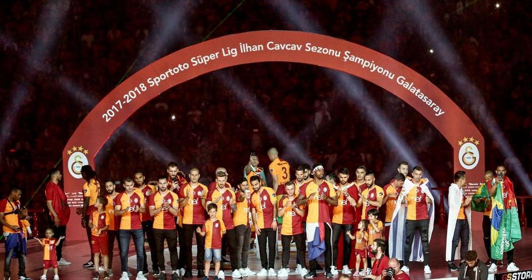 Şampiyon Galatasaray kupasına kavuştu