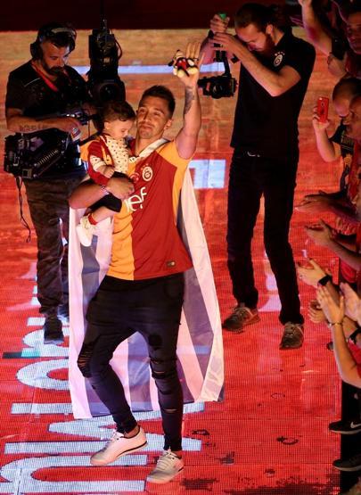 Şampiyon Galatasaray kupasına kavuştu