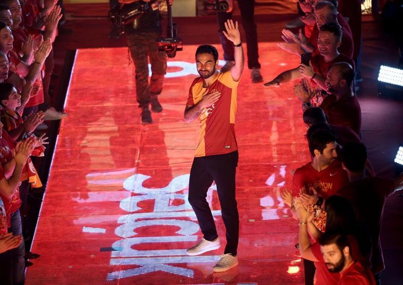 Şampiyon Galatasaray kupasına kavuştu
