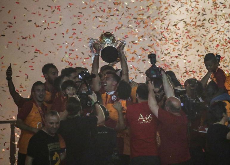 Şampiyon Galatasaray kupasına kavuştu
