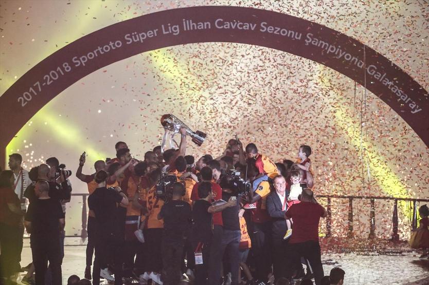 Şampiyon Galatasaray kupasına kavuştu