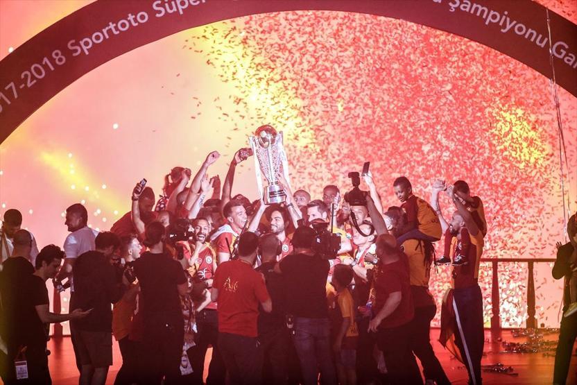 Şampiyon Galatasaray kupasına kavuştu