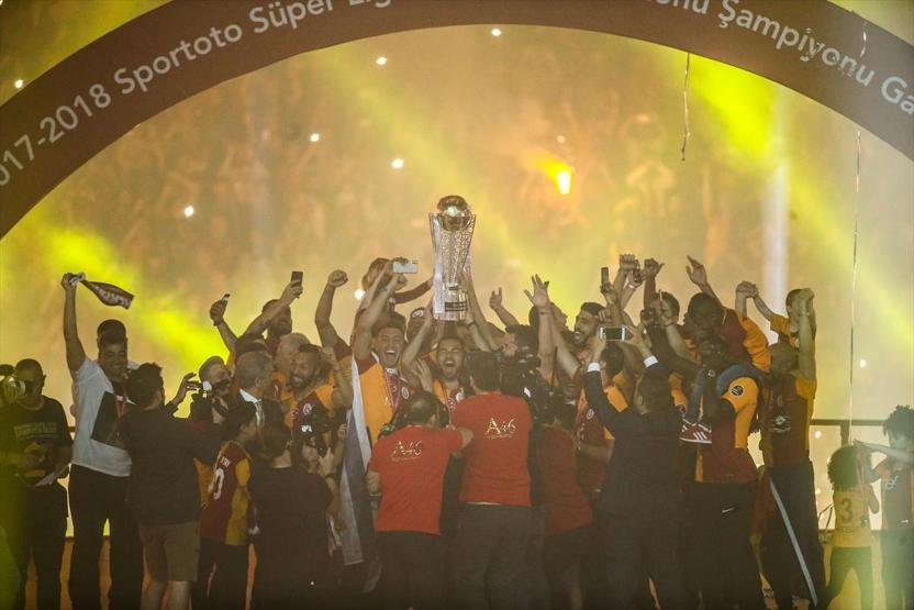 Şampiyon Galatasaray kupasına kavuştu