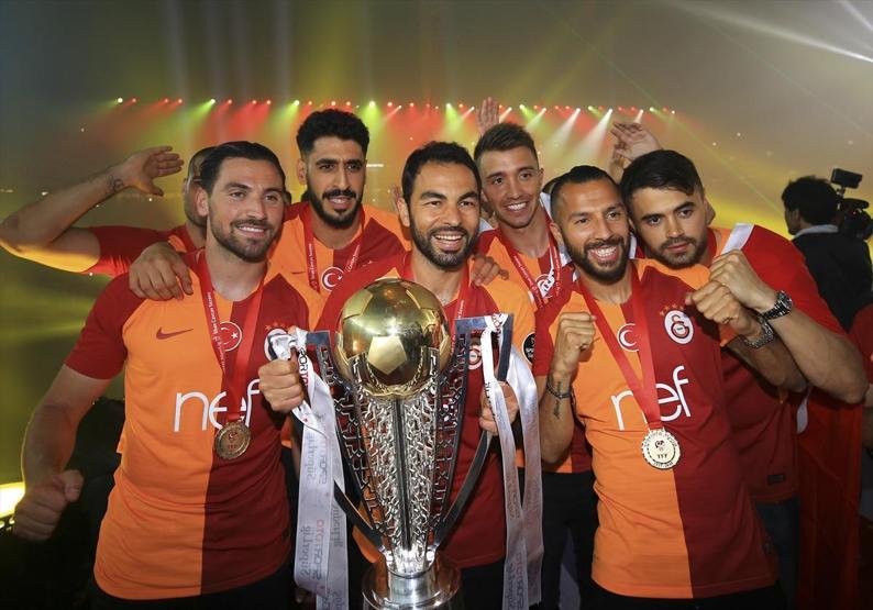 Şampiyon Galatasaray kupasına kavuştu