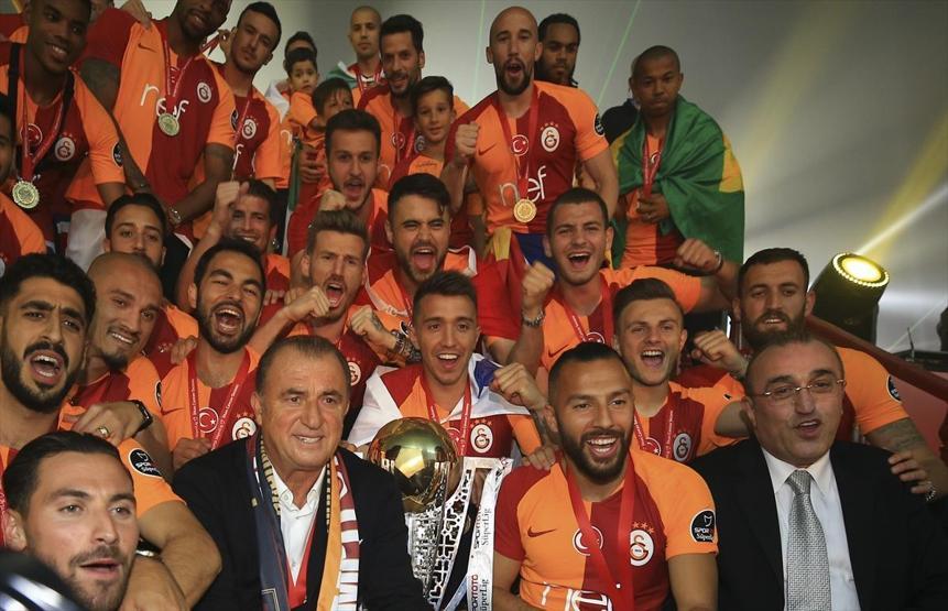 Şampiyon Galatasaray kupasına kavuştu