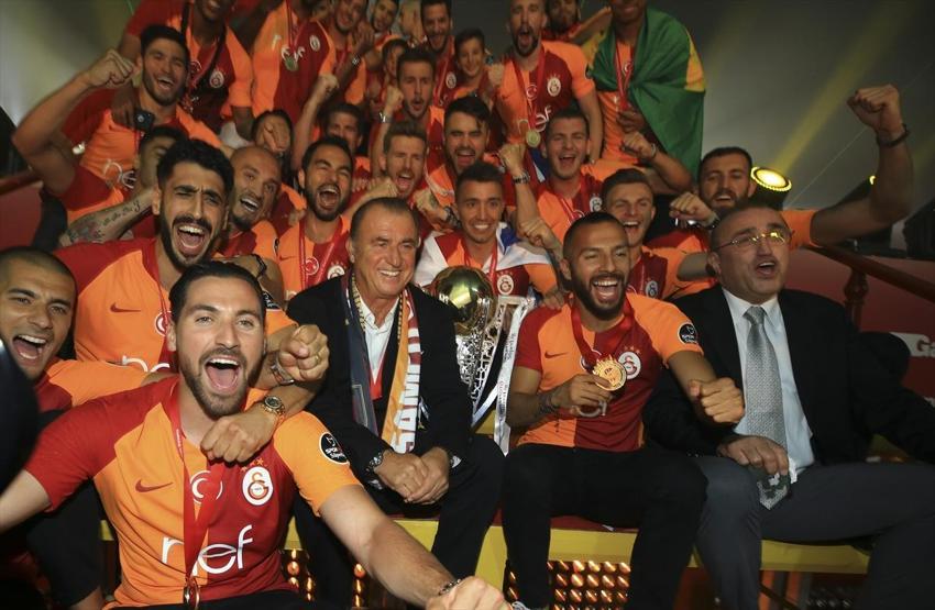 Şampiyon Galatasaray kupasına kavuştu