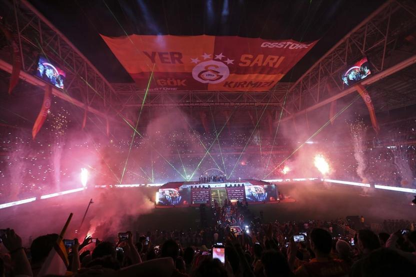 Şampiyon Galatasaray kupasına kavuştu