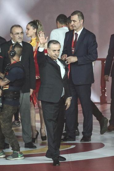 Şampiyon Galatasaray kupasına kavuştu