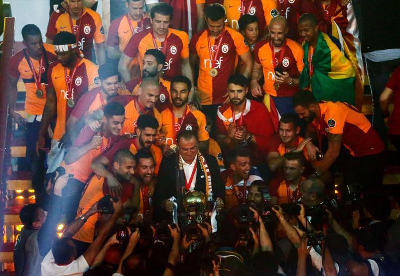 Şampiyon Galatasaray kupasına kavuştu