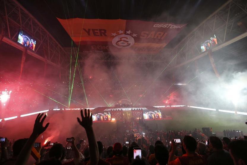 Şampiyon Galatasaray kupasına kavuştu