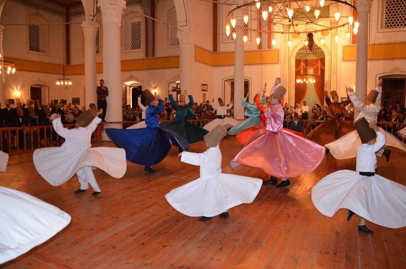 Dünyanın en büyük Mevlevihanesinde 3 bin kişilik iftar