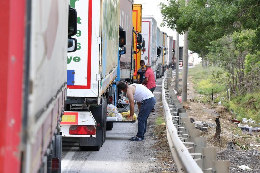 Sınırda çile kuyruğu