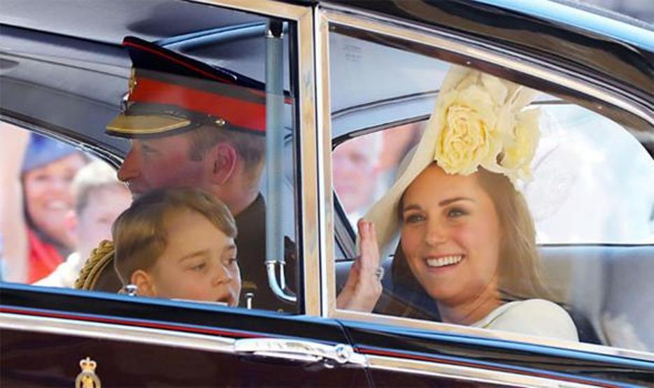 Kate Middletonın düğün kıyafeti sosyal medyayı ikiye böldü