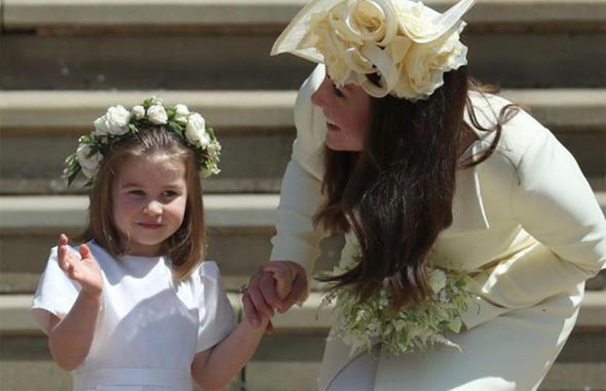 Kate Middletonın düğün kıyafeti sosyal medyayı ikiye böldü