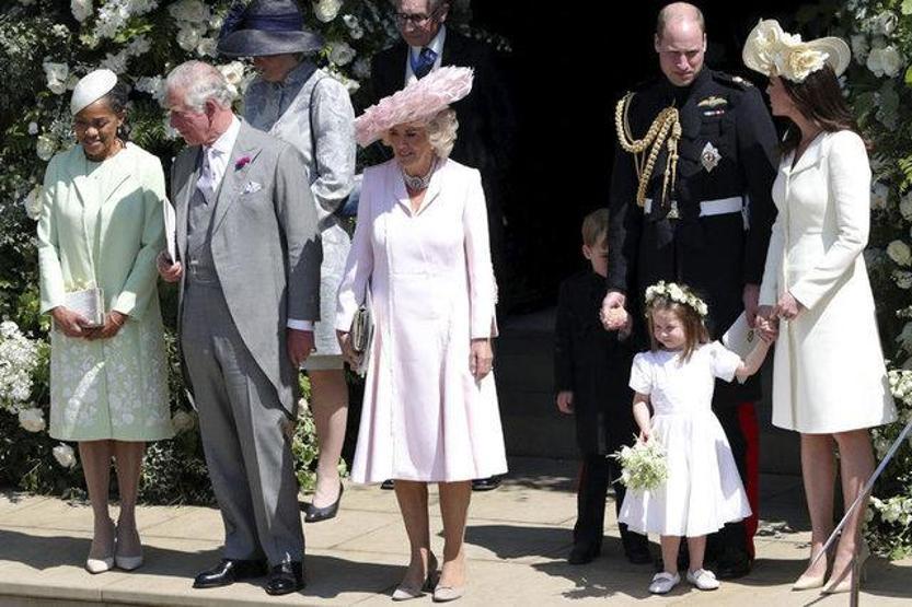 Kate Middletonın düğün kıyafeti sosyal medyayı ikiye böldü