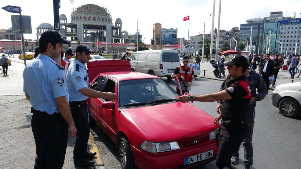İstanbulda asayiş uygulaması: 200 kontrol noktası kuruldu