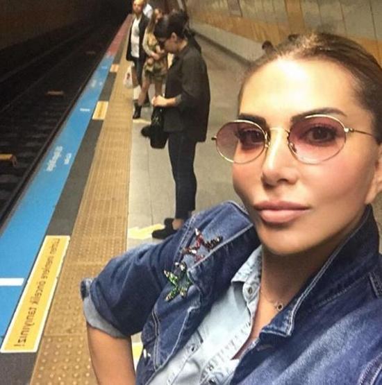 Ebru Yaşar metroda