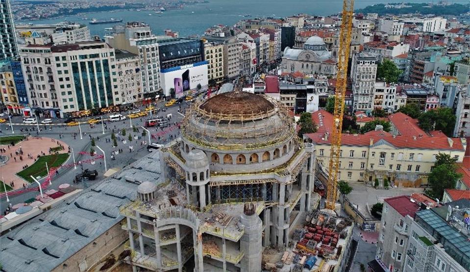 Taksim Camiinde son durum: Ana kubbe betonla kapatılıyor