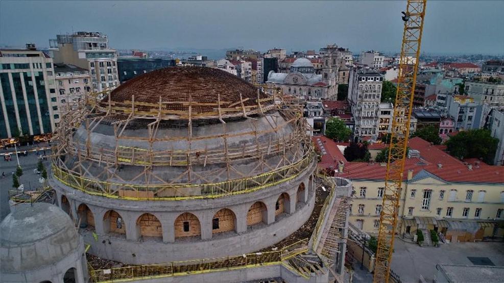 Taksim Camiinde son durum: Ana kubbe betonla kapatılıyor