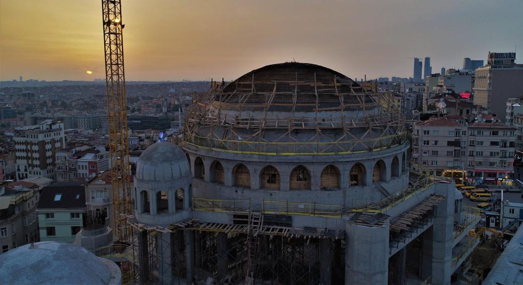 Taksim Camiinde son durum: Ana kubbe betonla kapatılıyor