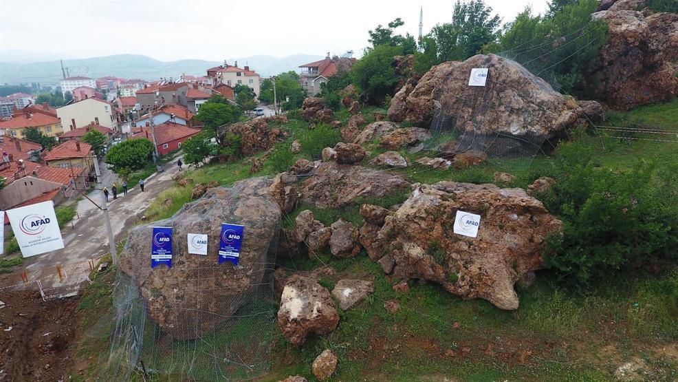 Zincirli Kayalar dinamitle patlatılarak kaldırılıyor