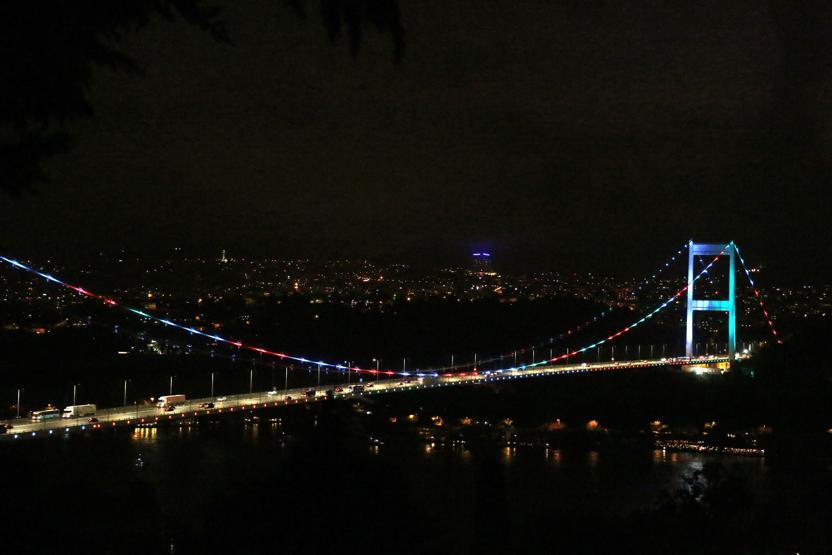 Köprüde Azerbaycan renkleri