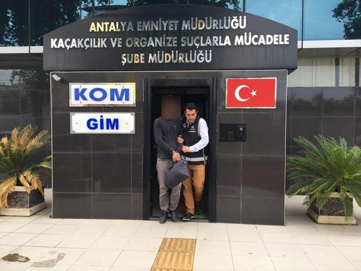 Havalimanında 543 pırlanta yakalandı