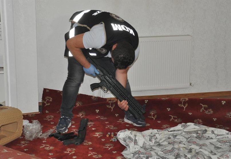 Sezginlere 300 polisle operasyon