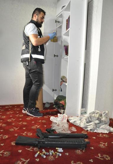 Sezginlere 300 polisle operasyon