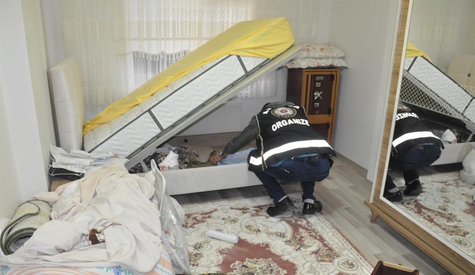 Sezginlere 300 polisle operasyon