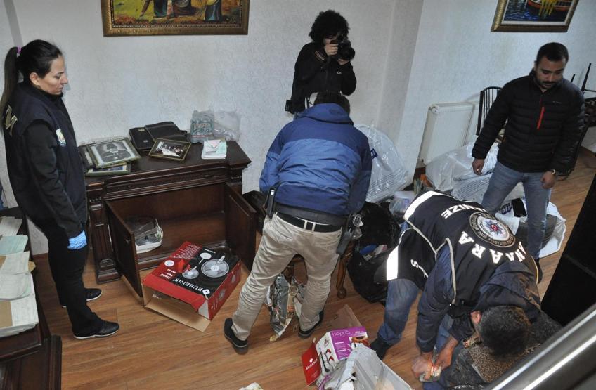 Sezginlere 300 polisle operasyon
