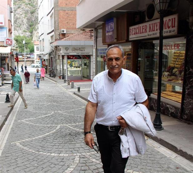 Yastık altındakileri bozdurun çağrısına antika koleksiyonuyla cevap verdi