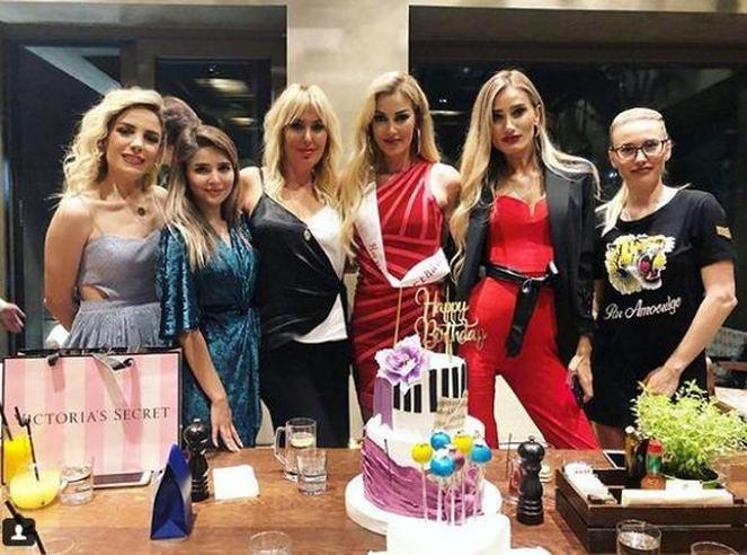 Petek Dinçöze sürpriz kutlama