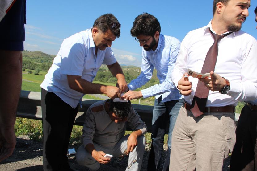 TIR devrildi, 6 sıfır otomobil zarar gördü