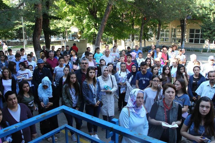 8inci sınıfların merkezi sınavı ilk kez yapılıyor