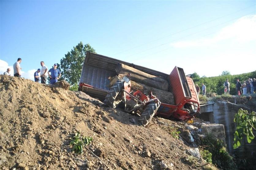 Freni patlayan kamyonet dehşet saçtı: 2 ölü, 3 yaralı