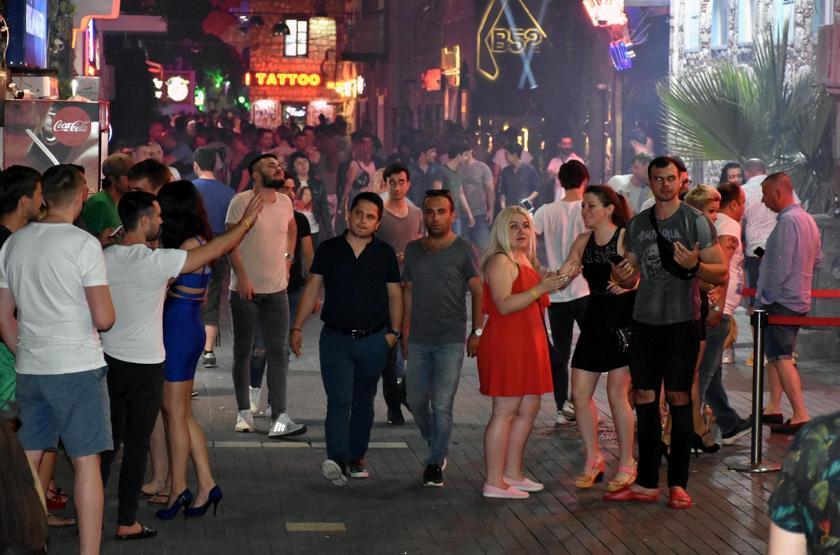 Marmaris tatilci doldu, her yer 24 saat cıvıl cıvıl