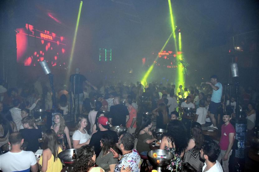 Marmaris tatilci doldu, her yer 24 saat cıvıl cıvıl