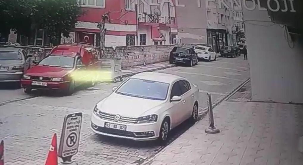 3 yaşındaki çocuk 4. kattan otomobilin üzerine düştü