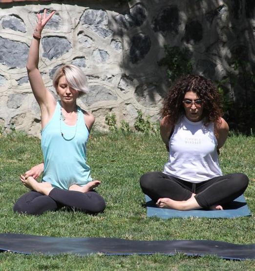 Gülin İyigün yoga dersi verdi