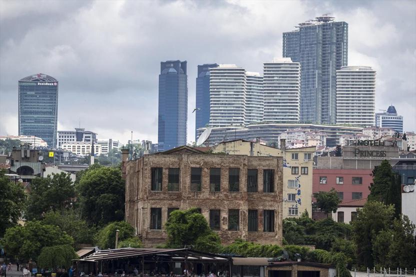 Boğazın incisi yalılar zamana direniyor