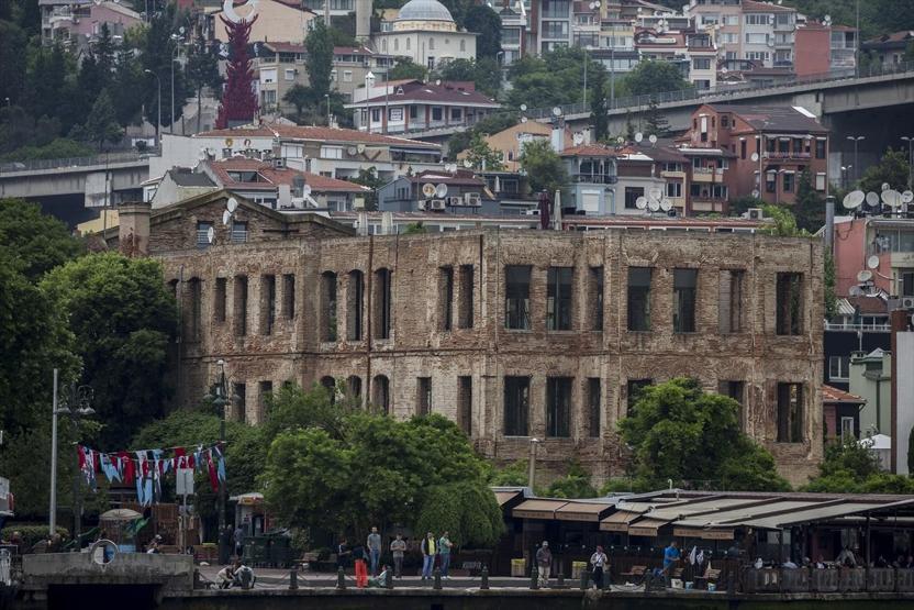 Boğazın incisi yalılar zamana direniyor