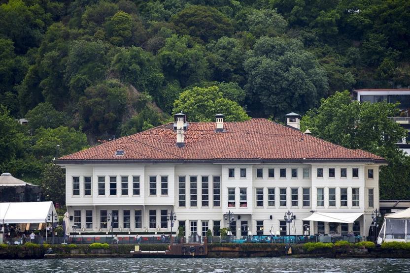 Boğazın incisi yalılar zamana direniyor