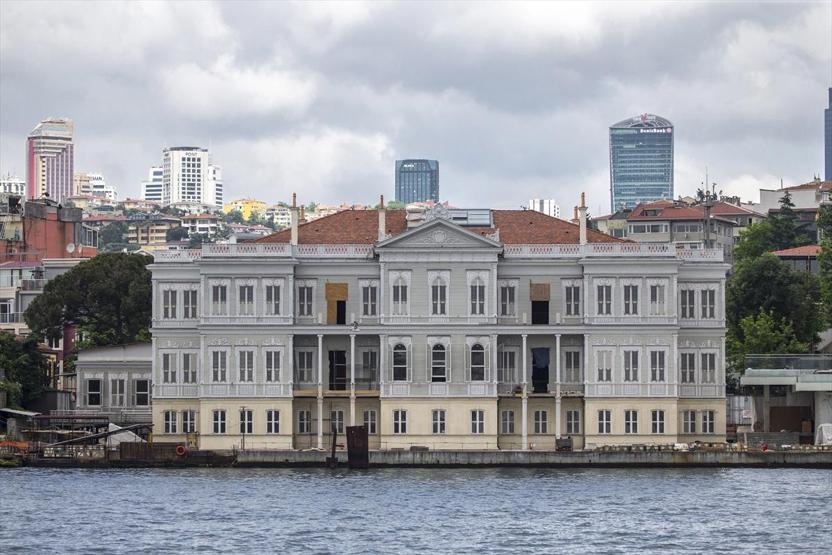 Boğazın incisi yalılar zamana direniyor